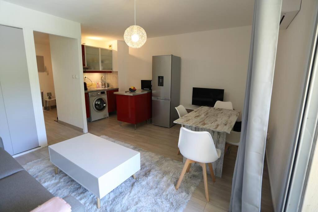 Petit Paradis Classe 3 Etoiles A 200M De La Plage! Terrasse-Wifi-Parking-Clim Saint-Mandrier-sur-Mer Exterior foto